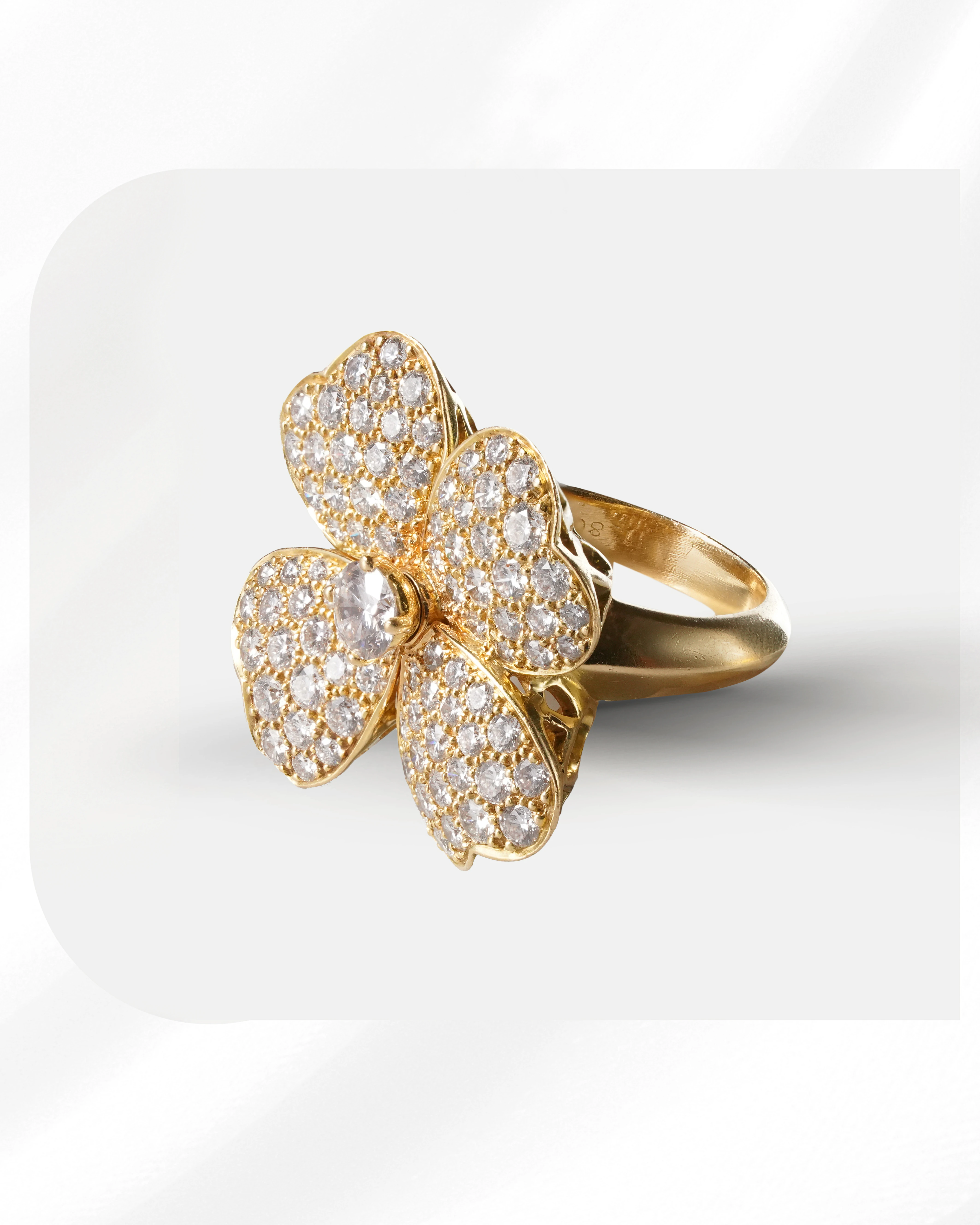 Large size Van Cleef & Arpels Cosmos diamond ring, set in 18K yellow gold
