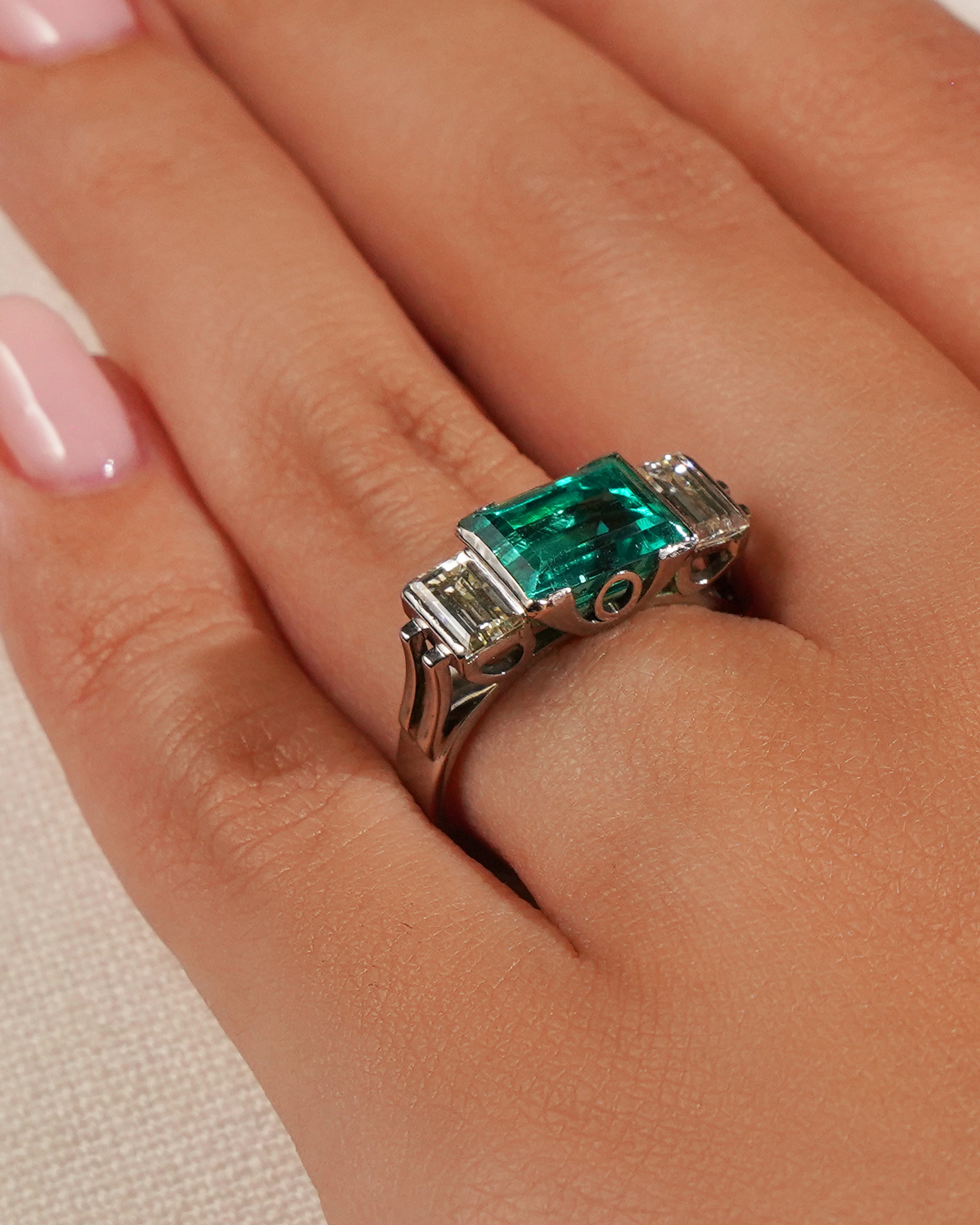 Columbian emerald and baguette cut diamond ring, set in 18k white gold