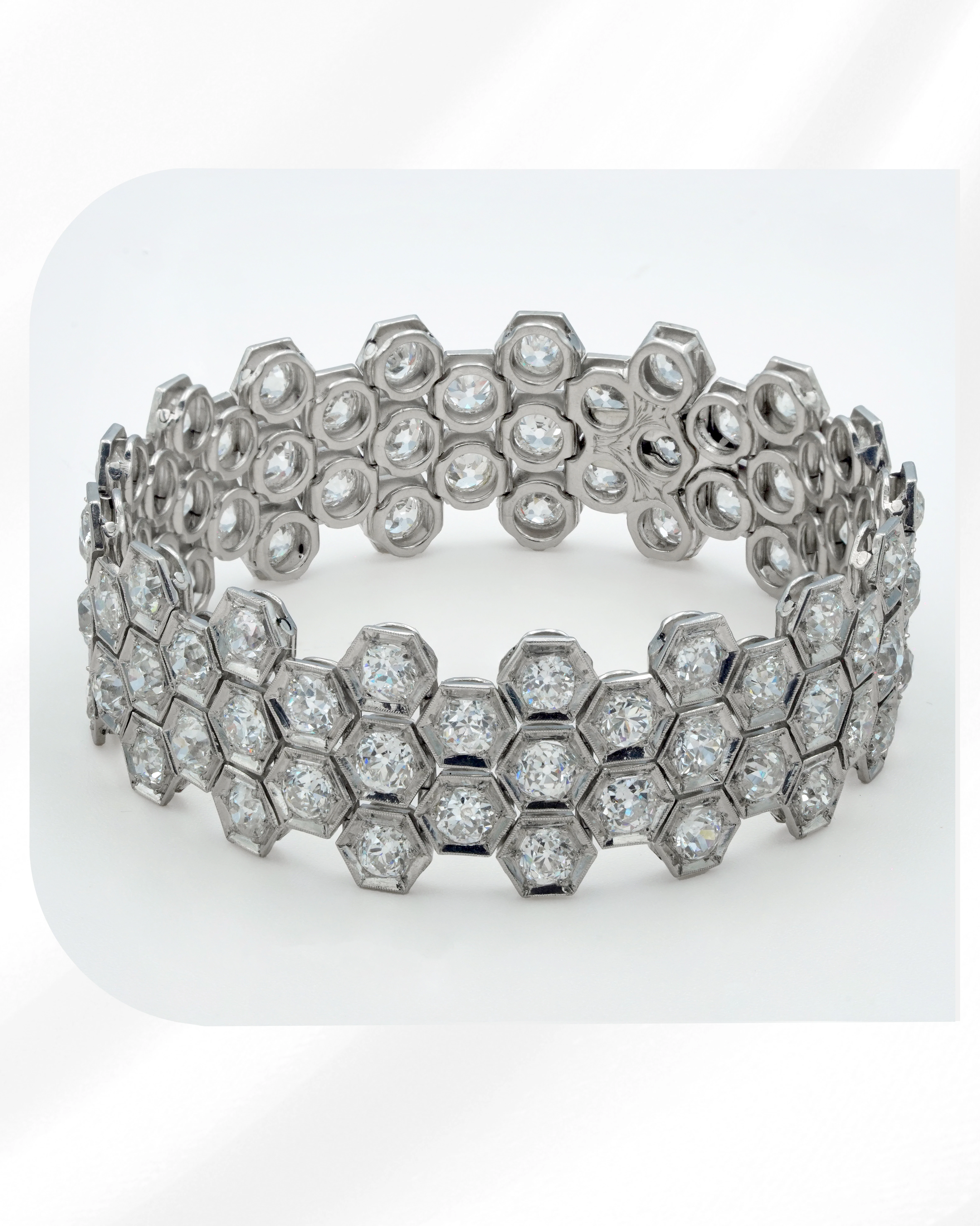 Art deco honeycomb diamond bracelet, set in Platinum